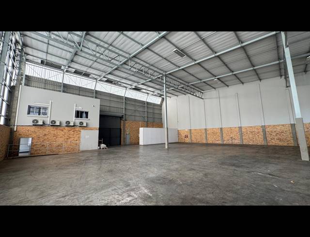 766M² WAREHOUSE TO LET IN LINBRO PARK